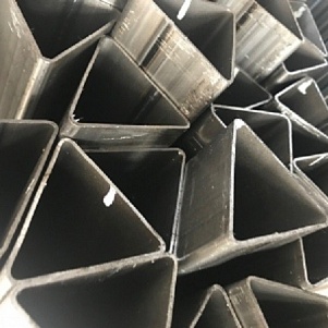 Труба треугольная 60х60х60х1.5 мм